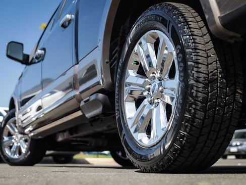 Used 2018 Ford F150 Lariat w/ Equipment Group 502A Luxury AWD/4WD image 19