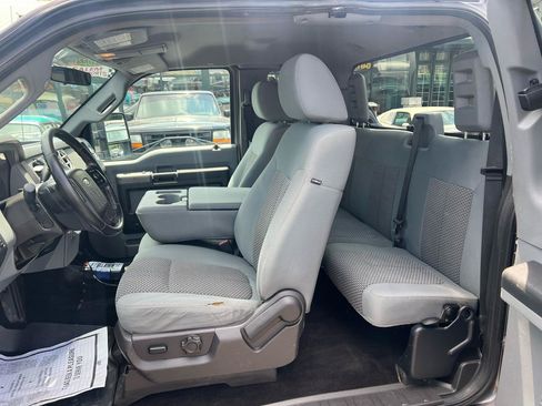 Used 2011 Ford F250 XLT w/ XLT Interior Pkg AWD/4WD image 8