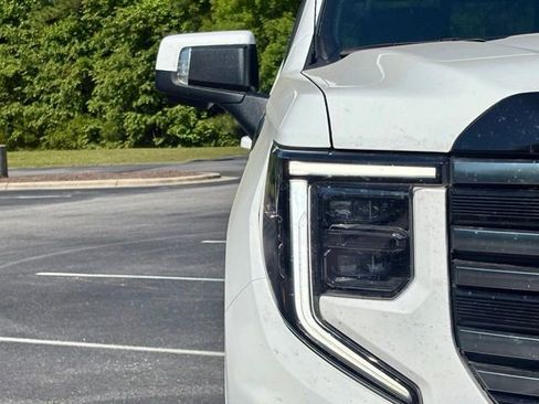Used 2025 GMC Sierra 1500 AT4 w/ AT4 Premium Package AWD/4WD image 13