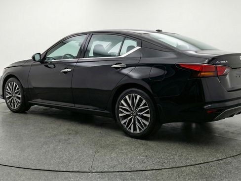 Used 2025 Nissan Altima 2.5 SV image 6