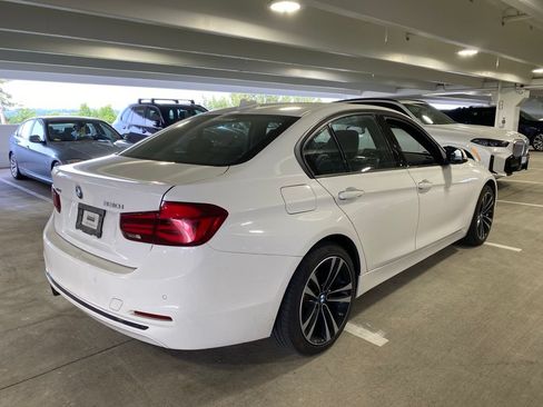 Used 2018 BMW 330i xDrive Sedan AWD/4WD image 4