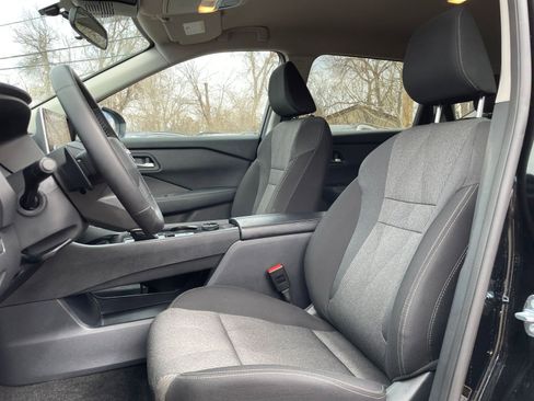 Used 2025 Nissan Rogue SV image 29