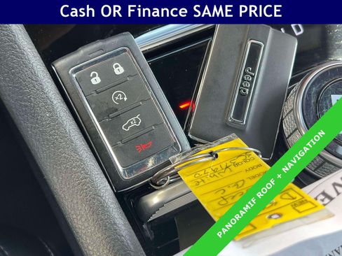 Used 2025 Jeep Grand Cherokee Limited w/ MOPAR Finishing Package AWD/4WD image 31