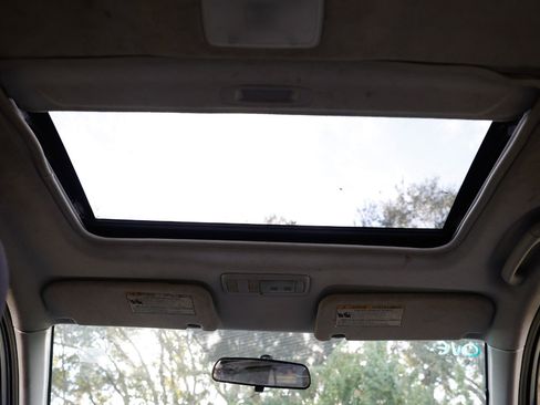 Used 2005 Toyota Matrix XR image 23