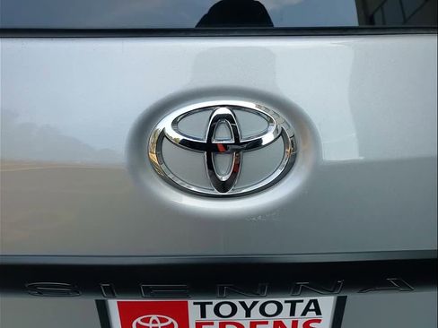 Used 2020 Toyota Sienna L image 5