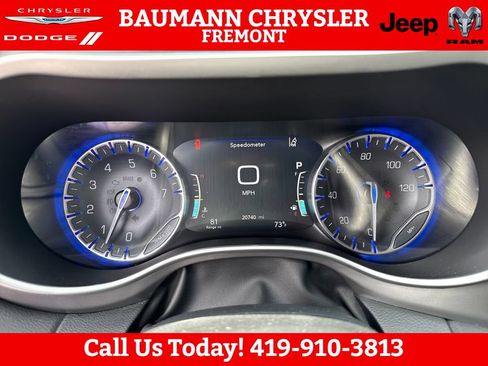 Used 2025 Chrysler Pacifica Select FWD image 15