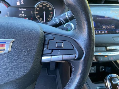 Used 2021 Cadillac XT4 Luxury w/ Cold Weather Package image 17