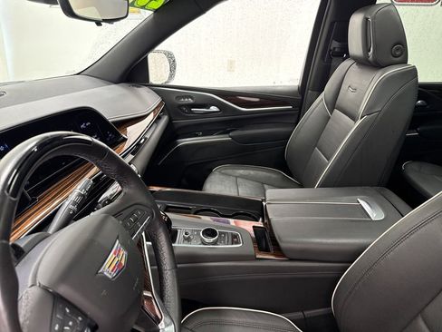 Used 2023 Cadillac Escalade Premium Luxury w/ Performance Package image 34