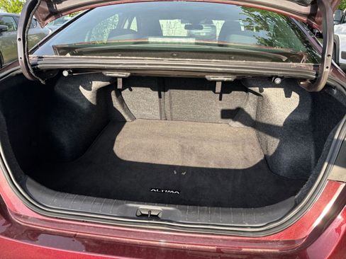 Used 2025 Nissan Altima 2.5 SV FWD image 31
