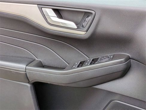 Used 2021 Ford Escape SE image 14