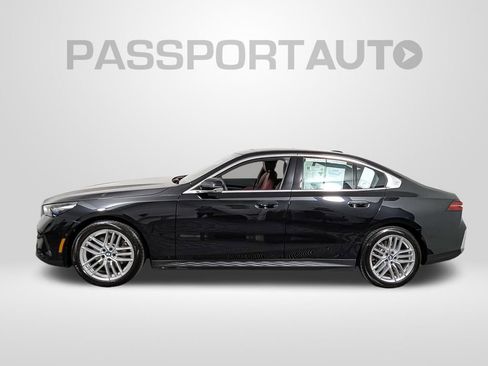 Used 2025 BMW 530i xDrive w/ Premium Package image 2
