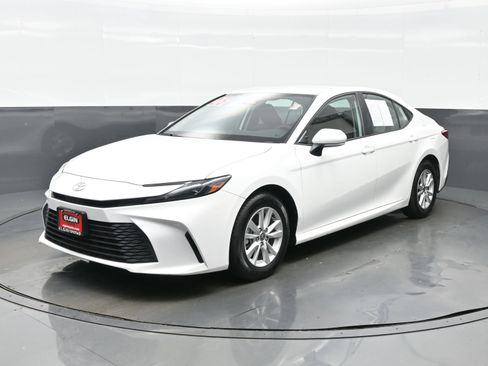 Used 2025 Toyota Camry LE FWD image 2