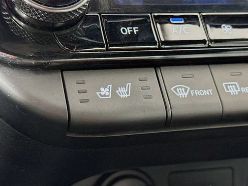 Certified 2025 Hyundai Elantra Limited FWD image 23