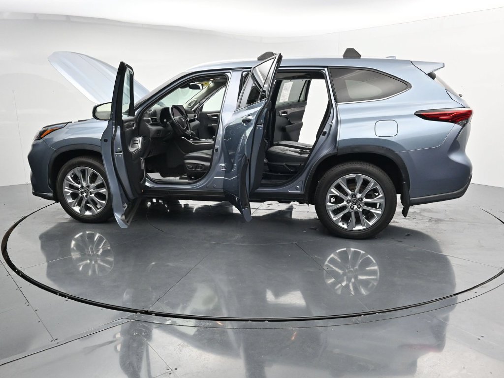 Used 2023 Toyota Highlander Limited AWD/4WD image 42