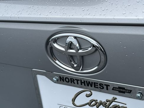 Used 2025 Toyota RAV4 XLE AWD/4WD image 8