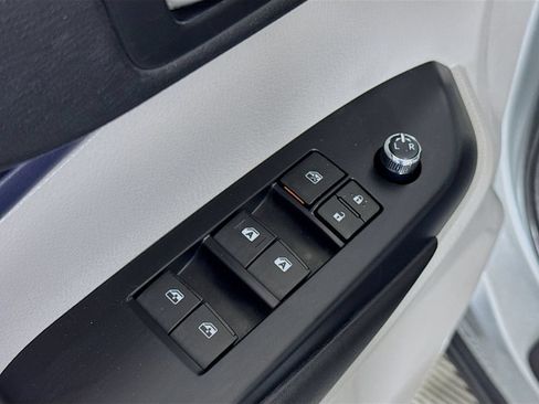 Used 2019 Toyota Highlander XLE AWD/4WD image 18