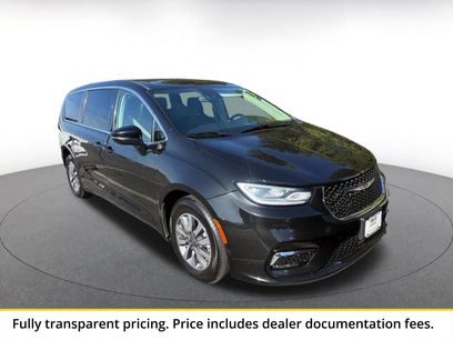 Used 2023 Chrysler Pacifica Touring-L