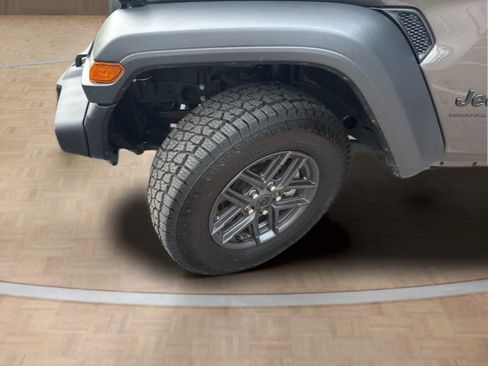 Used 2025 Jeep Wrangler Unlimited Sport AWD/4WD image 32