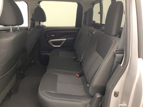 Used 2018 Nissan Titan SV image 18