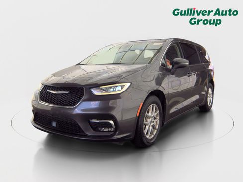 Used 2023 Chrysler Pacifica Touring-L FWD image 1