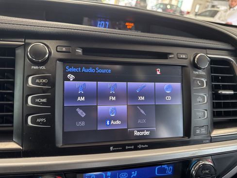 Used 2019 Toyota Highlander SE w/ Nightshade Edition FWD image 20