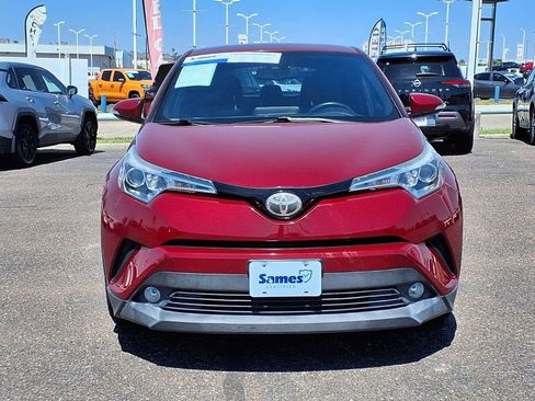 Used 2018 Toyota C-HR XLE FWD image 3