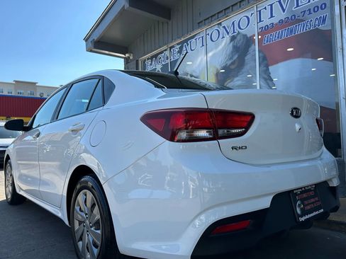 Used 2019 Kia Rio S image 3