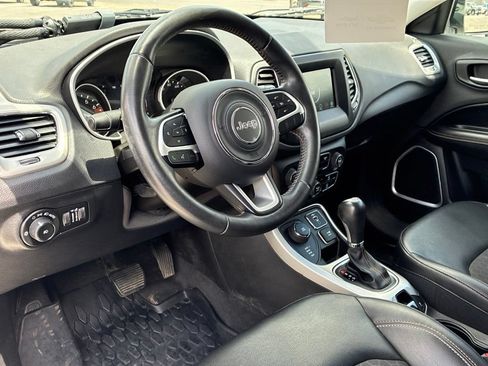 Used 2019 Jeep Compass Latitude AWD/4WD image 17