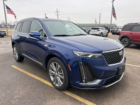 Used 2023 Cadillac XT6 Premium Luxury w/ Technology Package image 4