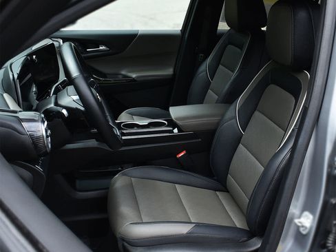 Used 2025 Chevrolet Equinox LT w/ Convenience Package II AWD/4WD image 9