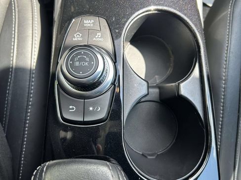 Used 2018 INFINITI QX30 Premium w/ Navigation Package FWD image 18