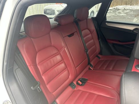 Used 2023 Porsche Macan S image 24