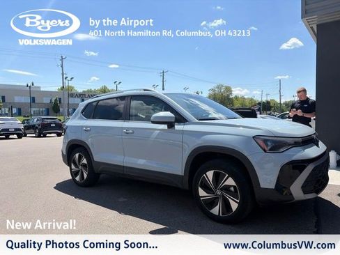 Used 2025 Volkswagen Taos SE w/ Panoramic Sunroof Package AWD/4WD image 1