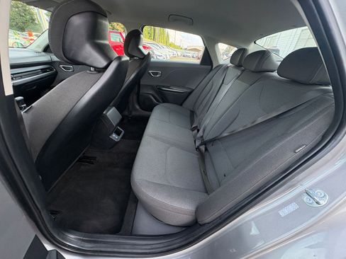 Used 2025 Kia K4 LXS image 25