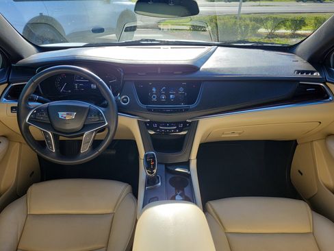 Used 2018 Cadillac XT5 Luxury w/ Driver Awareness Package FWD image 18