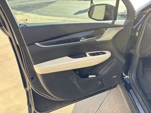 Used 2020 Cadillac XT6 Sport image 14