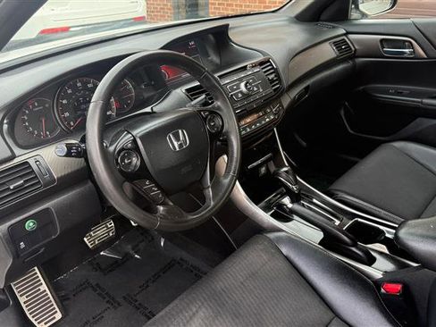 Used 2017 Honda Accord Sport image 27