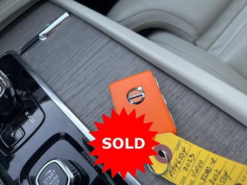 Certified 2023 Volvo XC90 B6 Ultimate w/ Lounge Package image 31