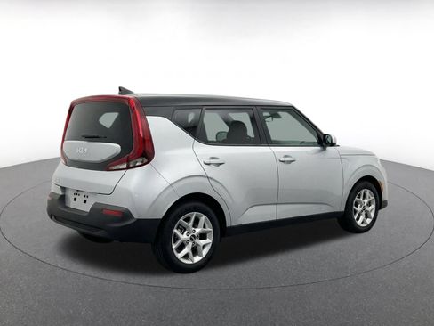 Used 2025 Kia Soul LX w/ LX Technology Package FWD image 8