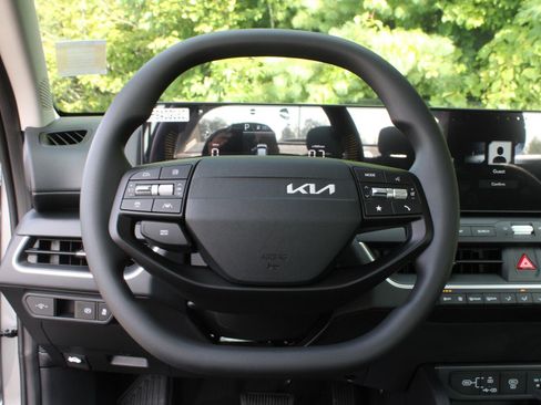 New 2026 Kia K4 FWD image 9