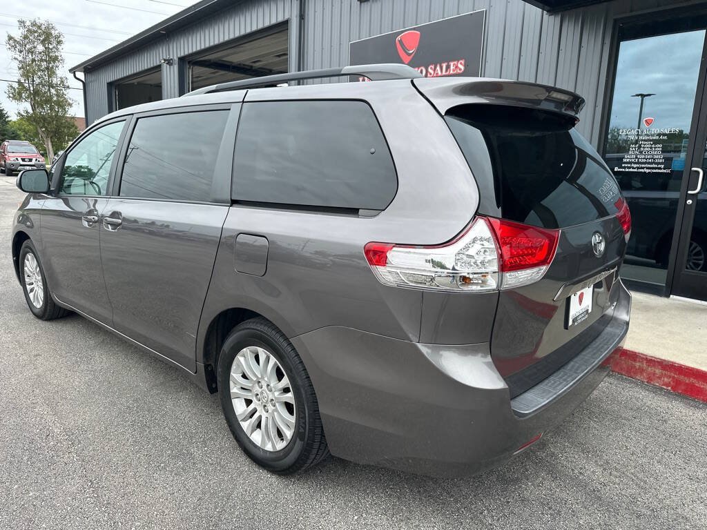 Used 2011 Toyota Sienna XLE FWD image 3