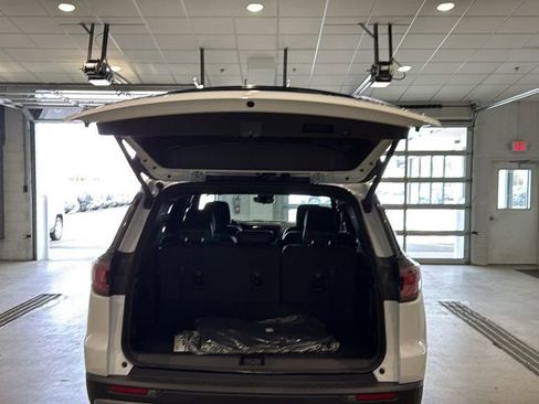 New 2026 GMC Acadia Elevation w/ Elevation Premium Package AWD/4WD image 16