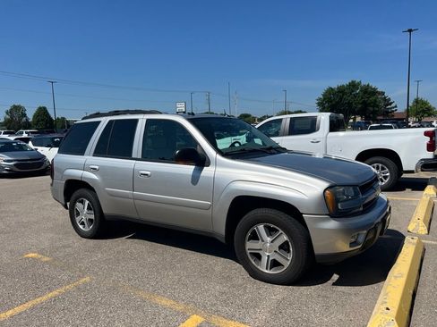 Used 2005 Chevrolet TrailBlazer LT AWD/4WD image 1