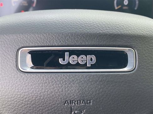 New 2025 Jeep Grand Cherokee Altitude image 30