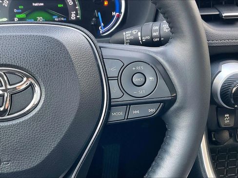 Used 2023 Toyota RAV4 XLE Premium image 22