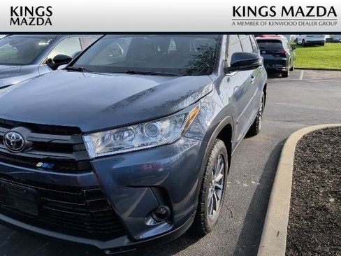 Used 2019 Toyota Highlander XLE AWD/4WD image 1