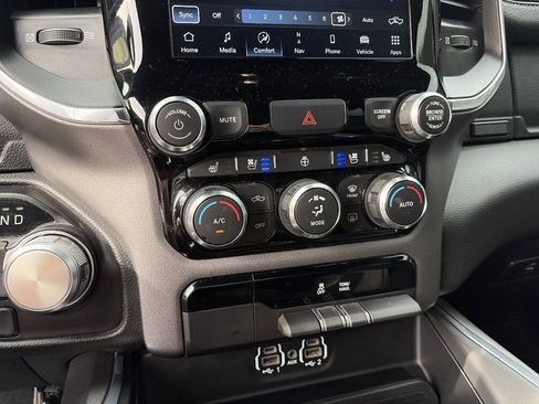Used 2024 RAM 1500 Laramie AWD/4WD image 34