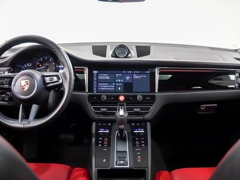 Certified 2025 Porsche Macan image 21
