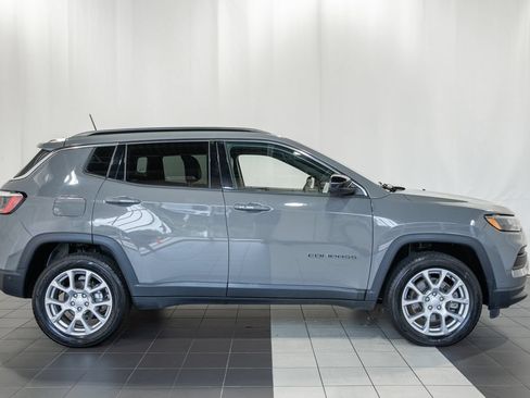 Certified 2023 Jeep Compass Latitude AWD/4WD image 3