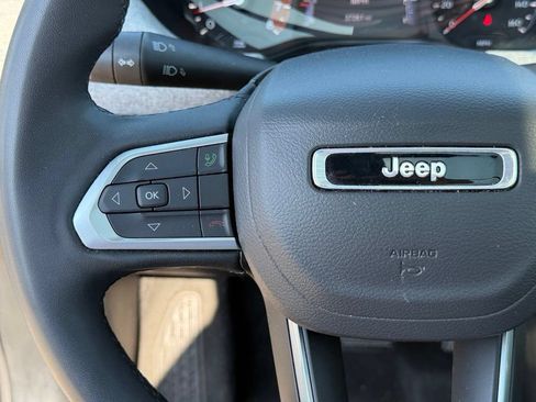 Used 2025 Jeep Compass Latitude w/ Sun & Sound Group AWD/4WD image 15